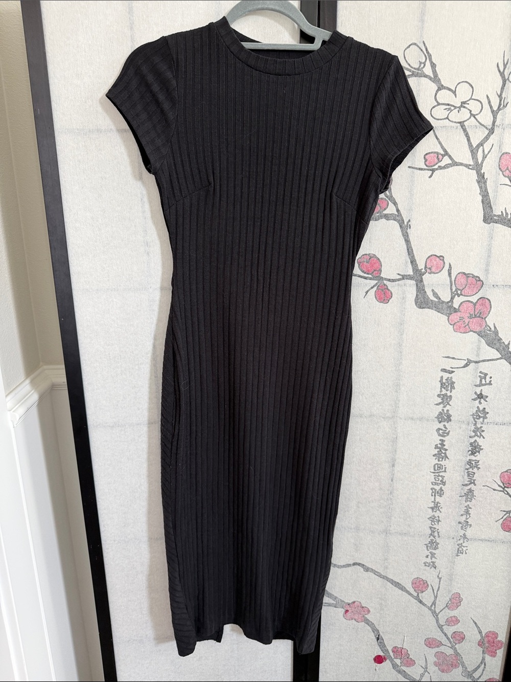 Free People Black Ribbed Short-Sleeve Midi Dress in XS